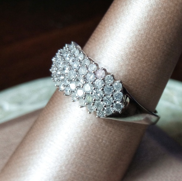 10K White Gold Diamond Ring - Picture 2 of 5